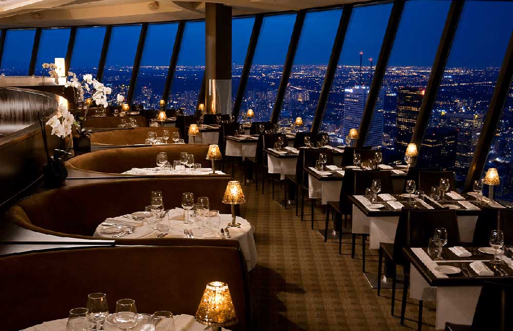 Restaurant in CN Tower Toronto view